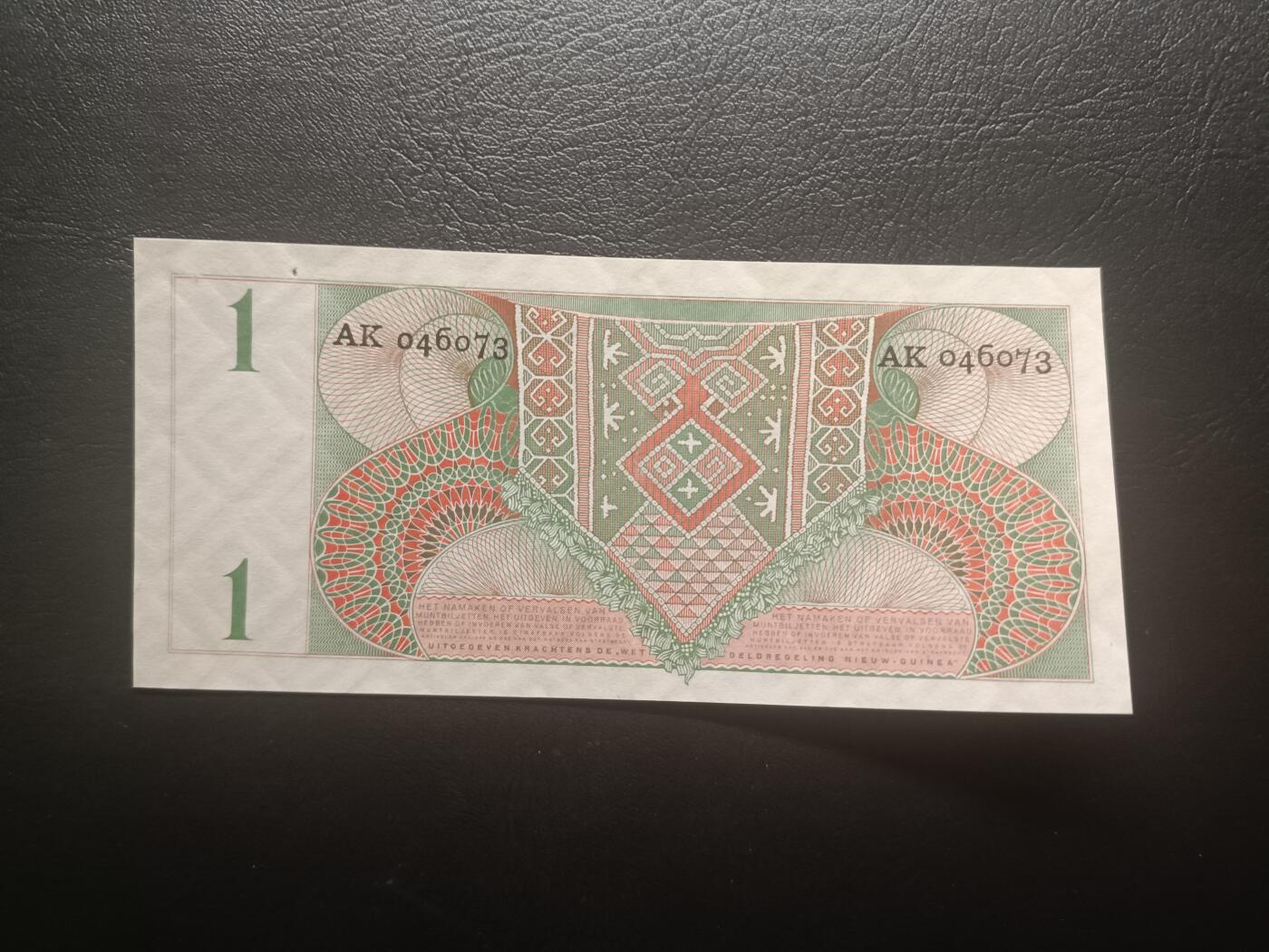 2025十二月第一期，总206期 荷属新几内亚（现巴布亚新几内亚的一部分）1954版1盾UNC-有针孔，极其稀有的地区纸币，朱丽安娜女王，新几内亚此时期发行的纸币几乎难得一见