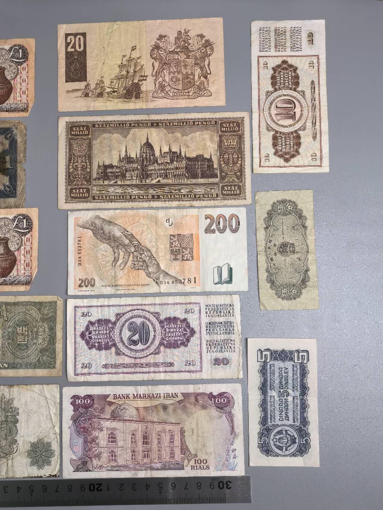 小驴勋章奖章收藏12月06日周六晚六点拍卖（珍爱和平，收藏战争，铭记历史，勿忘国耻，忠党爱国。有偿代拍，送拍规则在简介最后，参拍须阅读规则后再参拍，关系到运费包装发货时效真假辨别等关键信息，拍卖时不再发原图，看大图店主微信码在拍卖店铺介绍里） 欧亚纸币一组