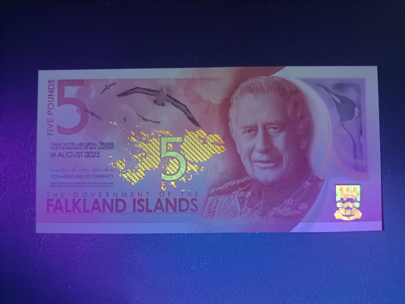 2025十二月第一期，总206期 【日】福克兰群岛2025年5镑UNC 查尔斯头像 A冠无3457朦胧号 千位小号