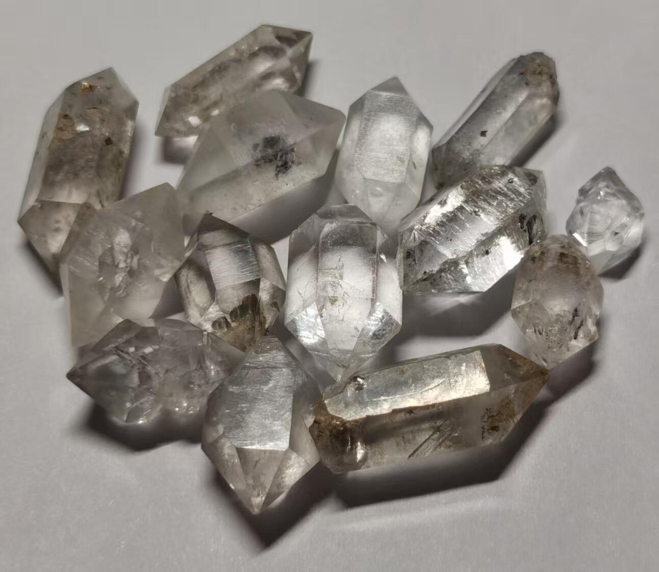 七河·世界钱币杂件水晶矿标小拍（总第30期） 藏家出品 X668 云贵闪灵水晶 小型 一组 14 枚 本件拍品由合作藏家负责邮寄