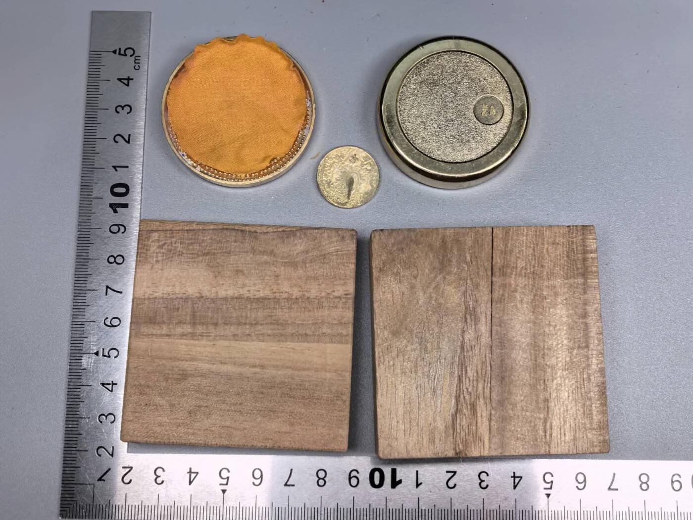 小驴勋章奖章收藏12月06日周六晚六点拍卖（珍爱和平，收藏战争，铭记历史，勿忘国耻，忠党爱国。有偿代拍，送拍规则在简介最后，参拍须阅读规则后再参拍，关系到运费包装发货时效真假辨别等关键信息，拍卖时不再发原图，看大图店主微信码在拍卖店铺介绍里） 奥运镀金印泥盒带桧木盒