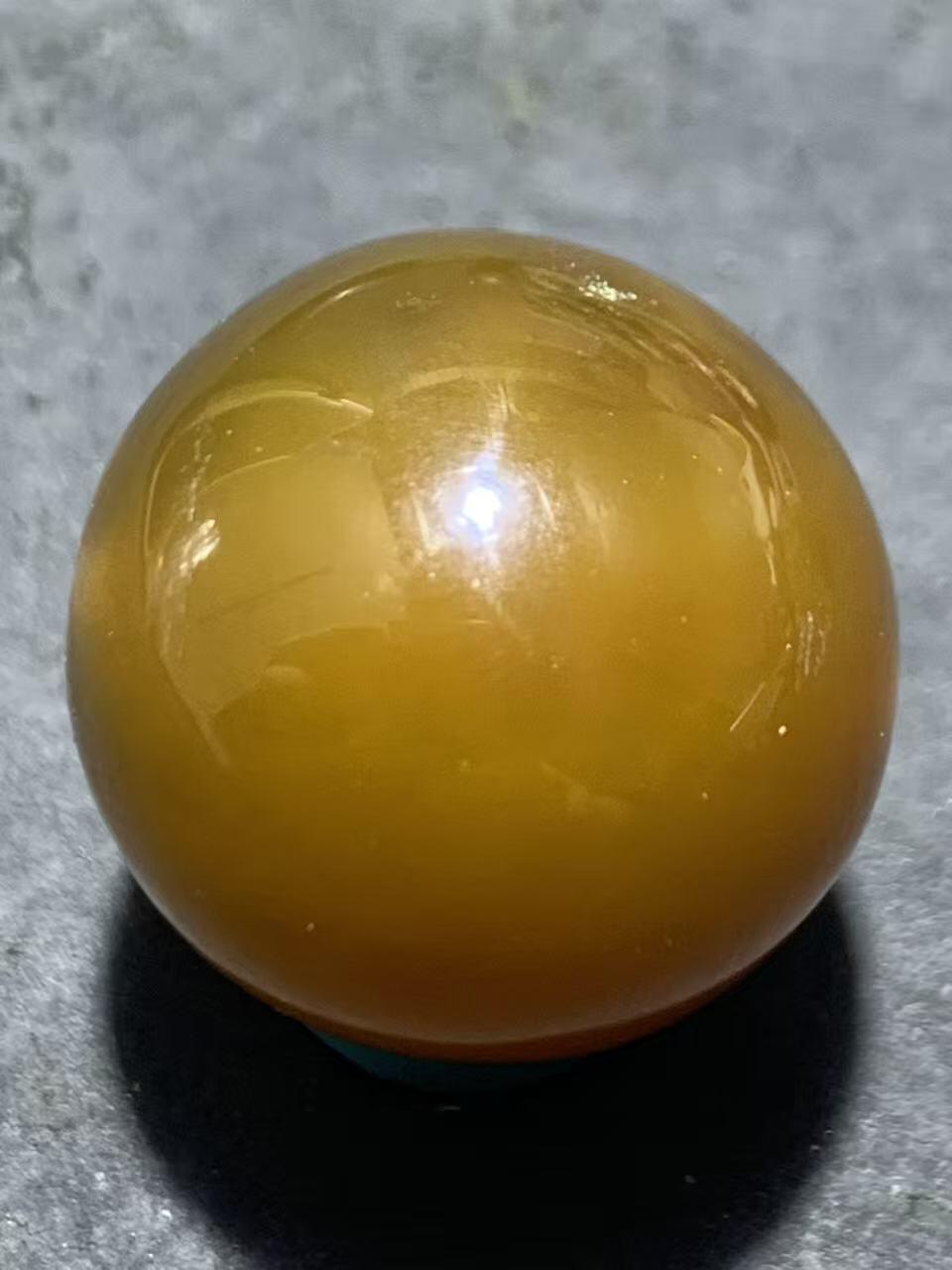 精美蒙料鸡油黄冻料战国红玛瑙圆珠一个，，