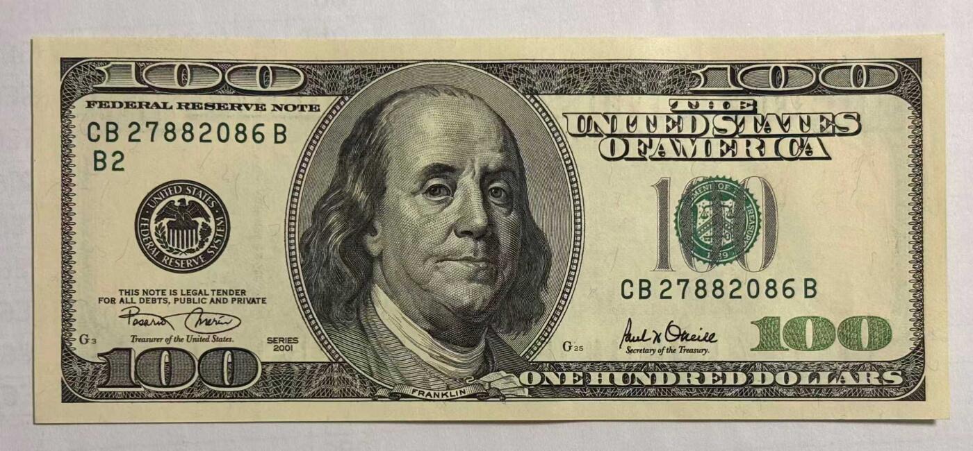 《外钞收藏家》第五百九十一期（畅拍场）（本平台长期征集拍品、欢迎藏友们联系合作） 2001年 大头版100美元 实物图 号码无4