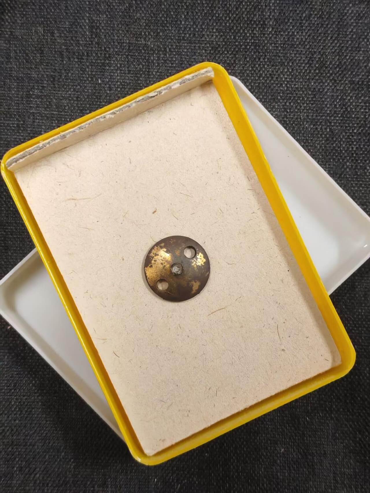 罗岚⭐新藏⭐特惠专拍第一场-分享拍场赚佣 民主德国内务部晶哥👮学院校徽 早期铜珐琅转轮版本带原盒 学习苏联的校徽为菱形