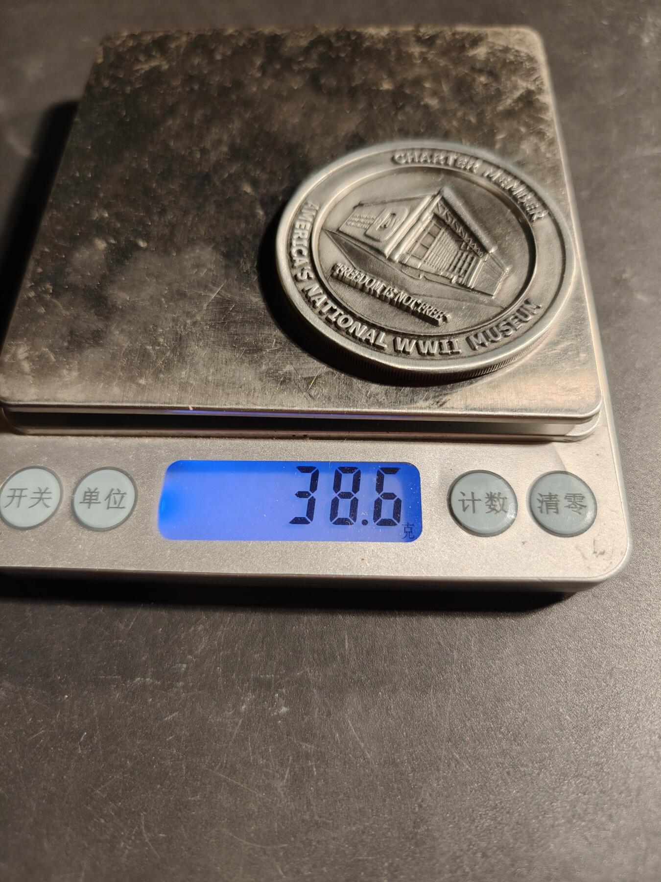 老王徽章第168期 美国新奥尔良二战国家战争博物馆胜利日纪念章      原盒      直径50mm.     重量38.9g