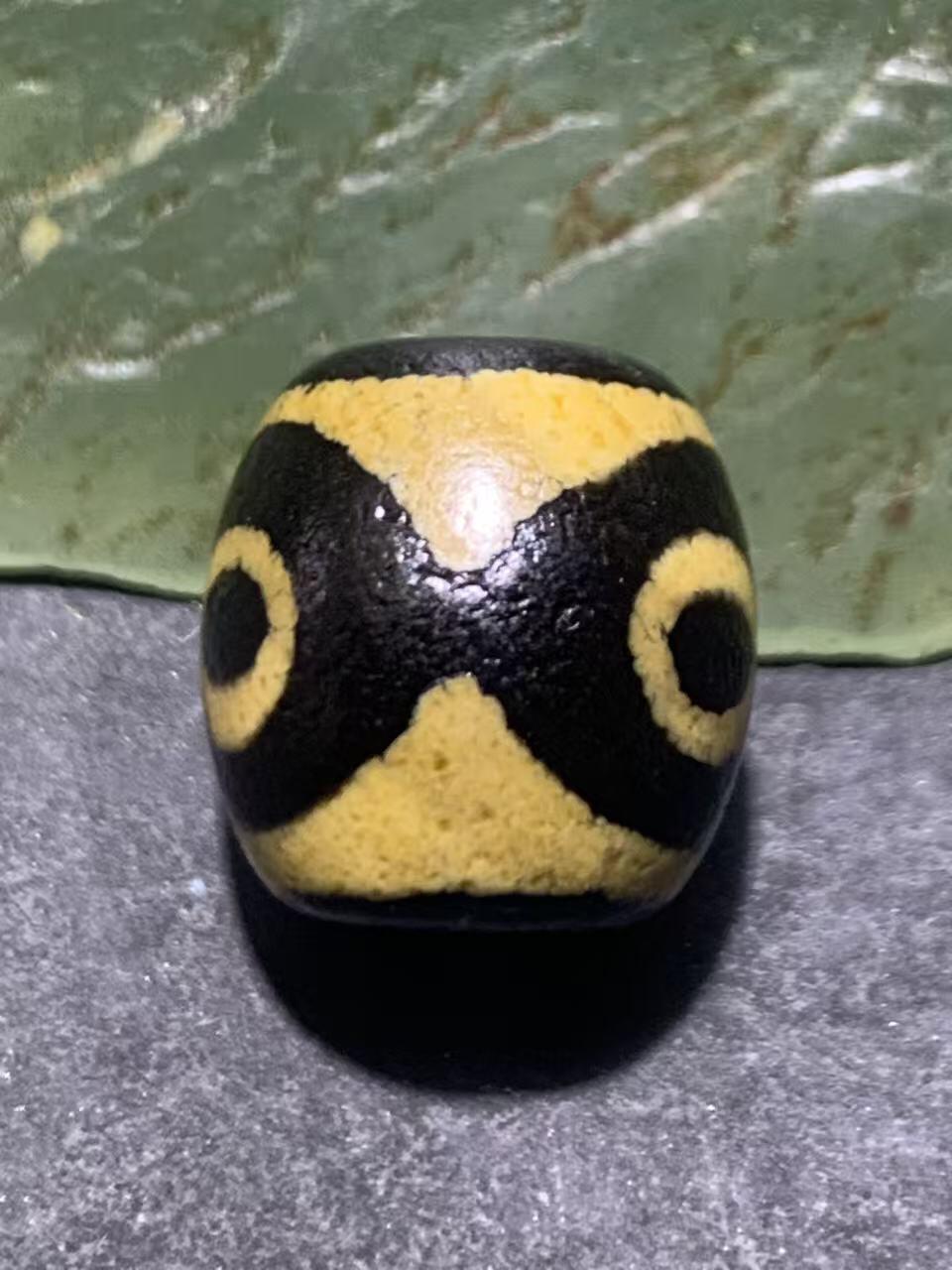 仅此一颗，精品藏传牙黄三眼玛瑙天珠一颗，，