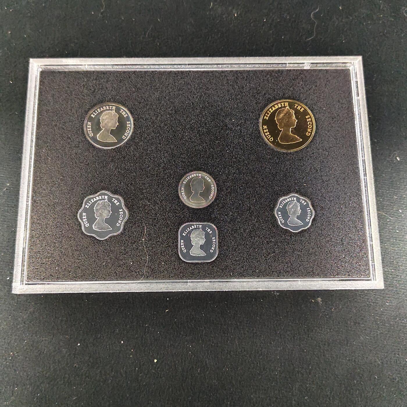 【全场包邮】纯粹捡漏拍483场（免费代拍第20场）  【稀少】东加勒比1986年官方精制套币-量2500