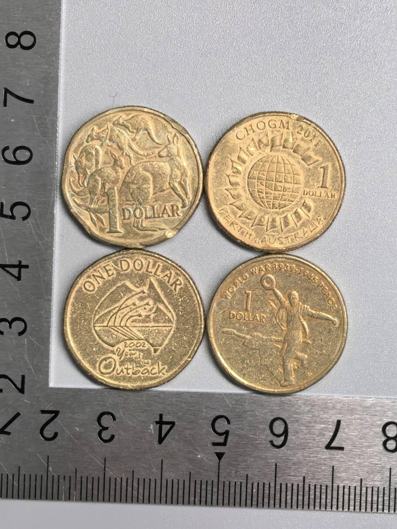 小驴勋章奖章收藏12月06日周六晚六点拍卖（珍爱和平，收藏战争，铭记历史，勿忘国耻，忠党爱国。有偿代拍，送拍规则在简介最后，参拍须阅读规则后再参拍，关系到运费包装发货时效真假辨别等关键信息，拍卖时不再发原图，看大图店主微信码在拍卖店铺介绍里） 澳大利亚四个年份1元硬币一组