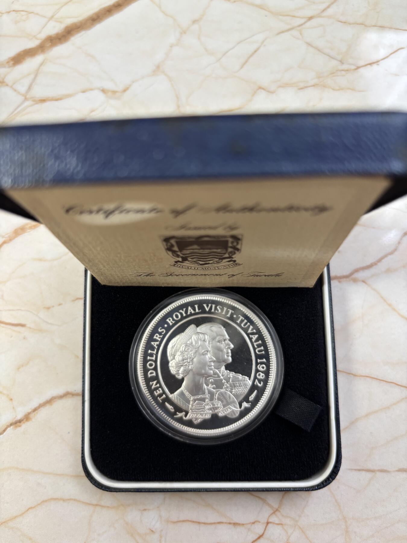 第184期拍卖 图瓦卢1982年伊丽莎白二世皇室访问纪念银币。925银，35克银价448，发行3000枚