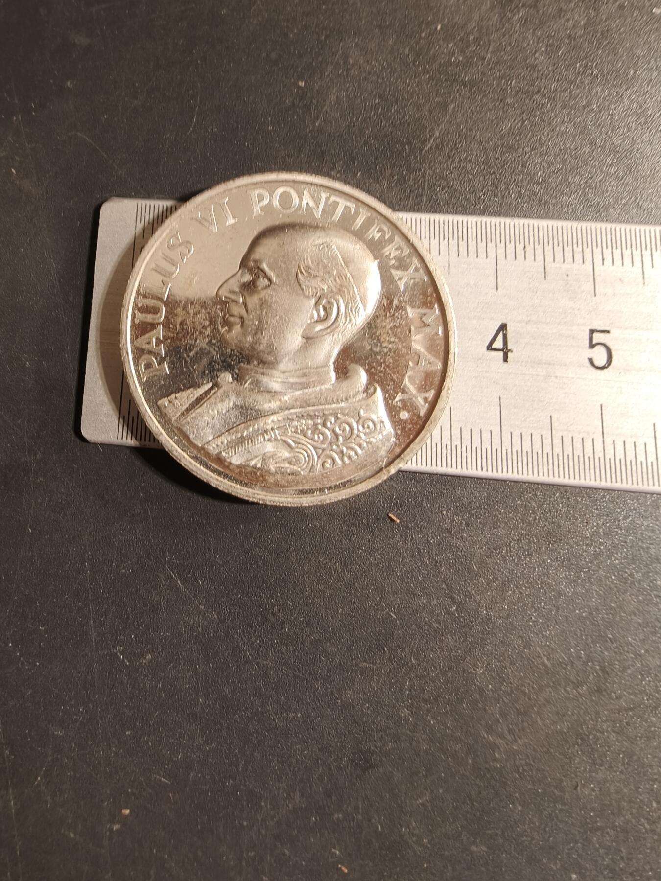 老王徽章第168期 教皇保禄六世纪念章     直径35mm.    重量14.9g