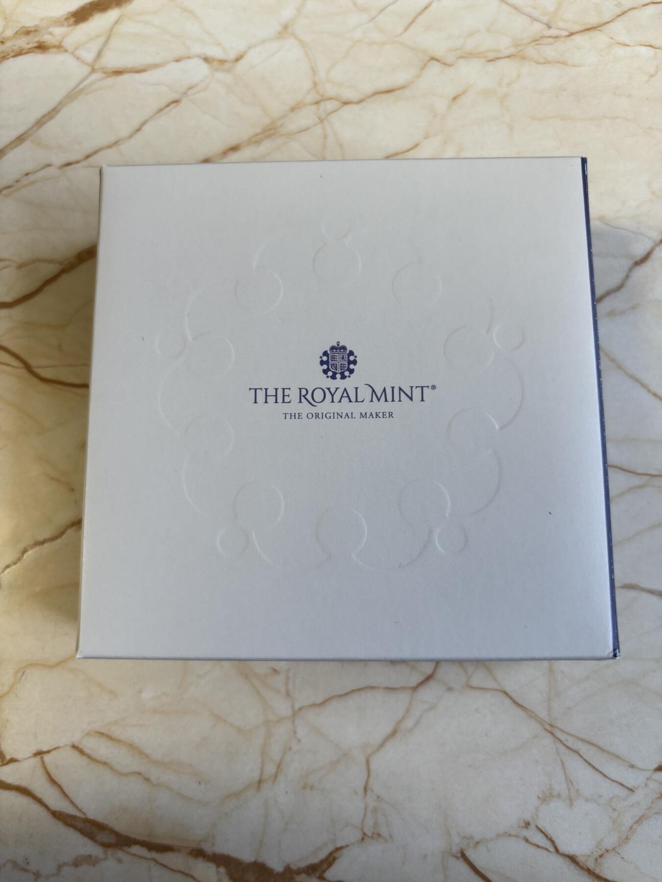 第184期拍卖 英国2022年致敬女王伊丽莎白二世加厚精制纪念银币，925银，56.56克银价725，边缘有氧化