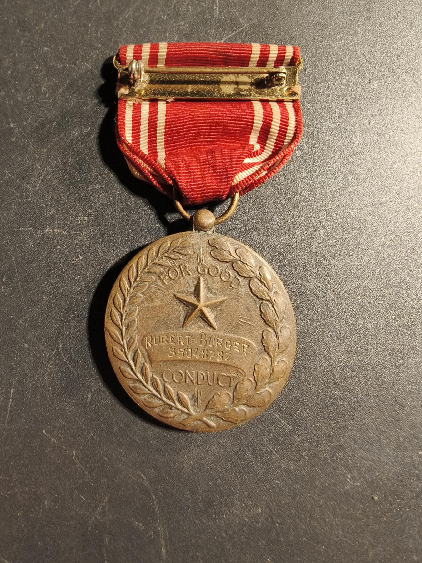 老王徽章第168期 美国陆军品德优良奖章    二战版本    实发带名字和服役编号    二战早期版