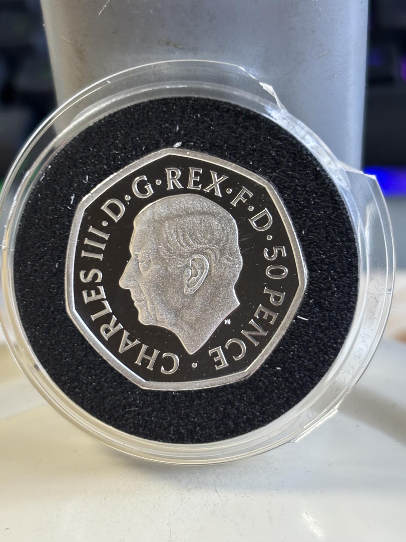 第184期拍卖 英国2022年发行致敬女王伊丽莎白二世50便士加厚精制纪念银币，925银，16克，塑料盒有破