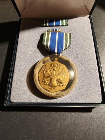 老王徽章第168期 - 美国军事成就奖章    原盒带略和珐琅略