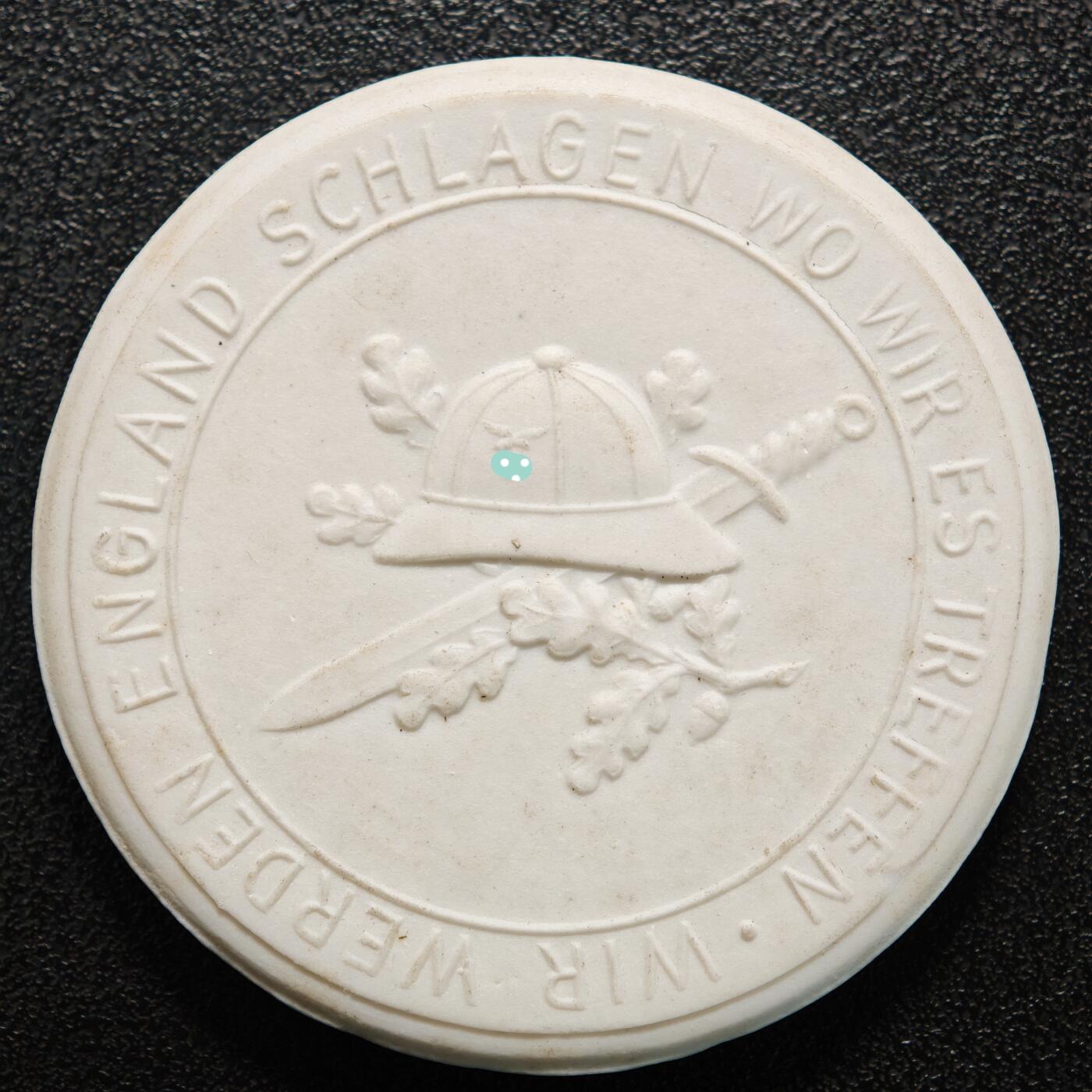 【德藏】世界币章拍卖第156期（拍品征集中~欢迎藏友联系） 德国进军非洲白色陶瓷纪念章 少见品种 直径约：48.5mm；重约：21.8g（原图请联系客服）