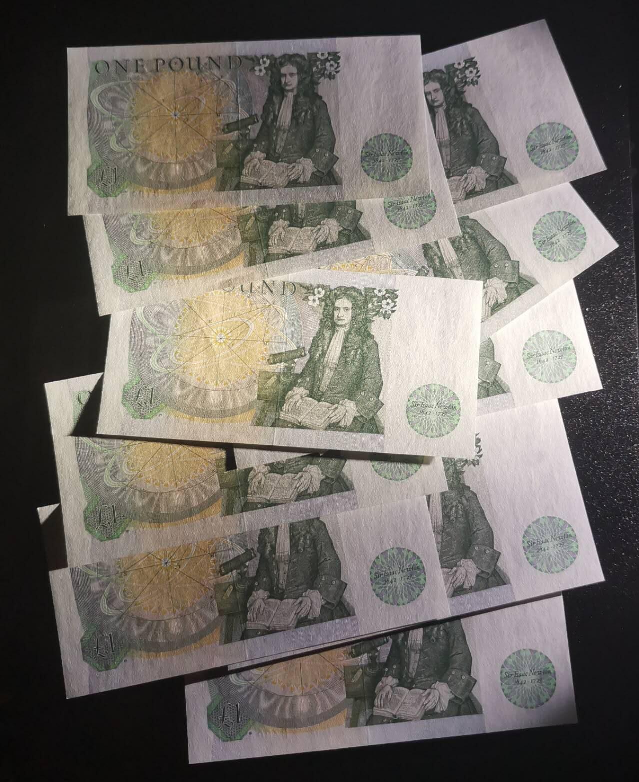 《艾美收藏》第223期-12.7周日外币畅拍 (10张)英国D序列1981-84年1镑UNC 零星几张轻微压痕 2组全同号 Somerset签名 P-377b