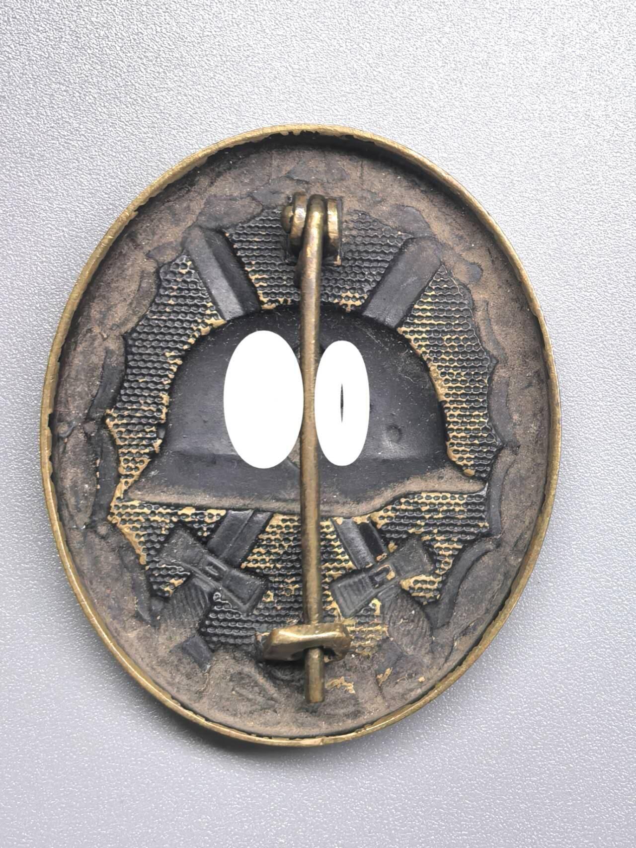 小驴勋章奖章收藏12月06日周六晚六点拍卖（珍爱和平，收藏战争，铭记历史，勿忘国耻，忠党爱国。有偿代拍，送拍规则在简介最后，参拍须阅读规则后再参拍，关系到运费包装发货时效真假辨别等关键信息，拍卖时不再发原图，看大图店主微信码在拍卖店铺介绍里） WW2黑色战伤奖章，纯铜黑漆