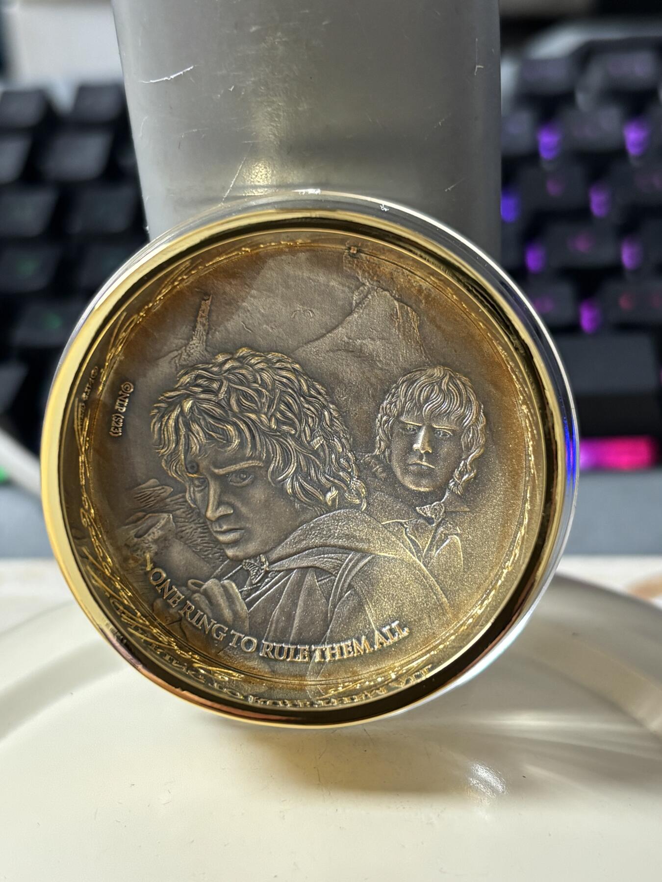 第185期拍卖  萨摩亚2023年指环王至尊魔戒3盎司仿古纪念银币。999银，发行量1499枚，有氧化