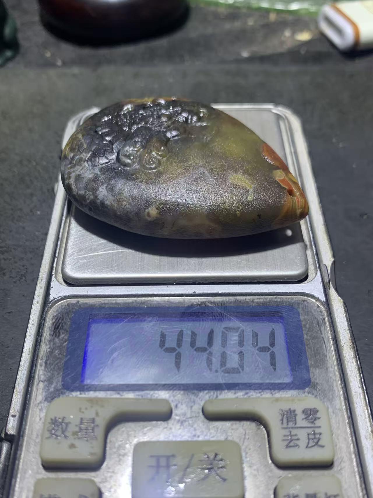 精美亚光冻料战国红玛瑙手工俏色巧雕龙戏珠吊坠（把件）一个！