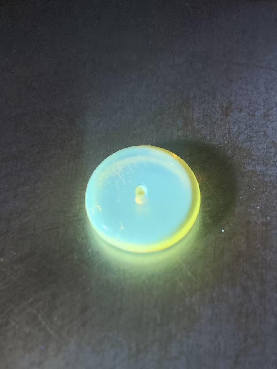 精美天然乌克兰蜜蜡随形小平安扣一个，