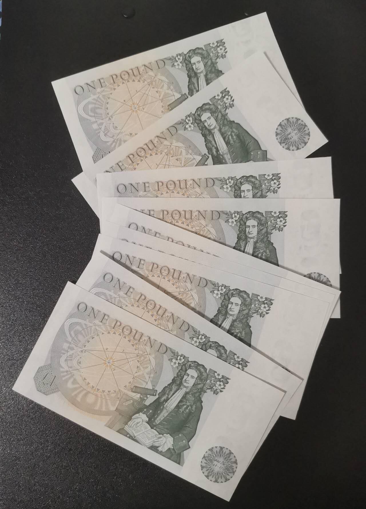 《艾美收藏》第223期-12.7周日外币畅拍 (9张)英国D序列1978-81年1镑UNC 零星几张轻微压痕 J.B.Page签名 P-377a