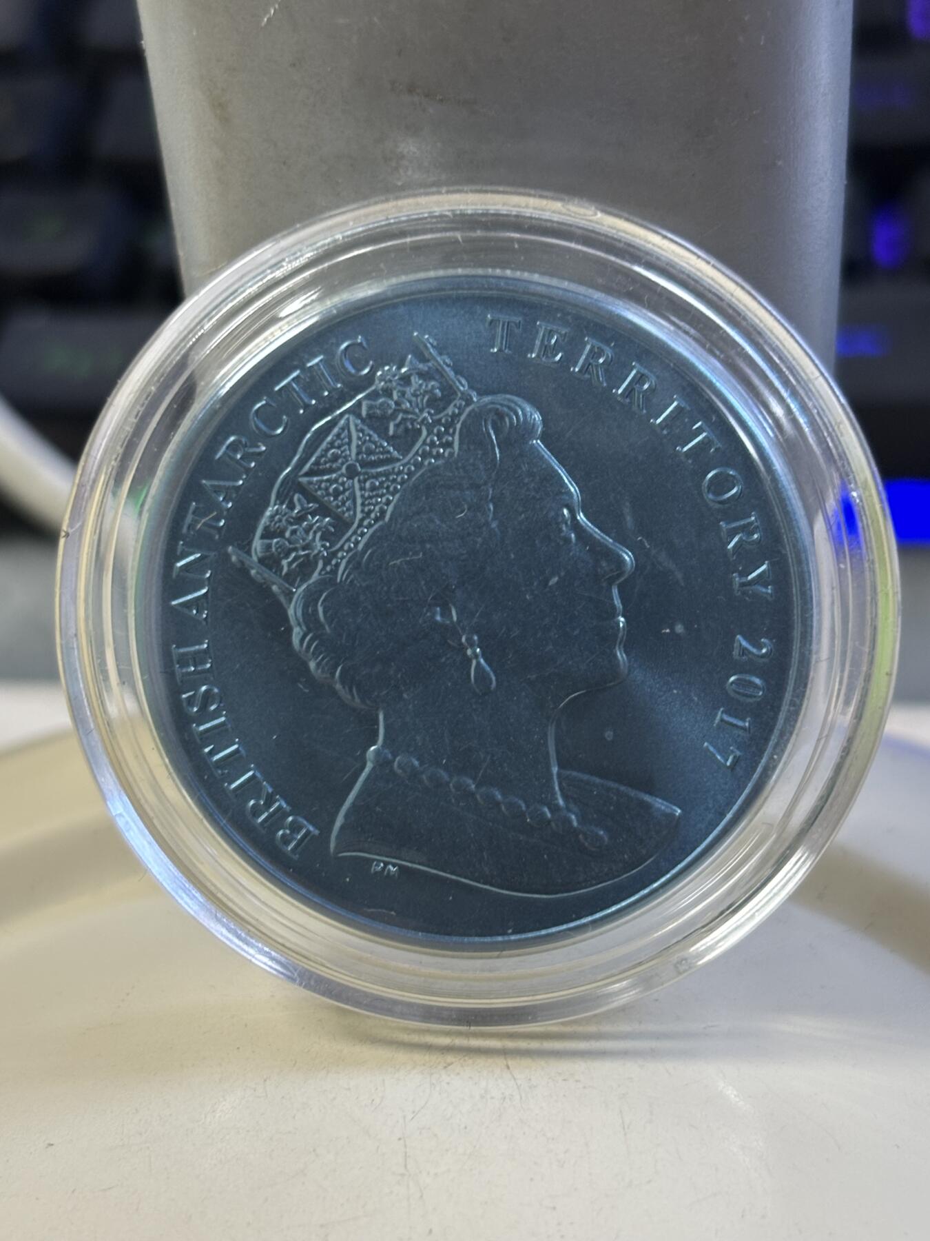 第184期拍卖 英属南极领地2017年动物系列海豹绿色纯钛纪念币