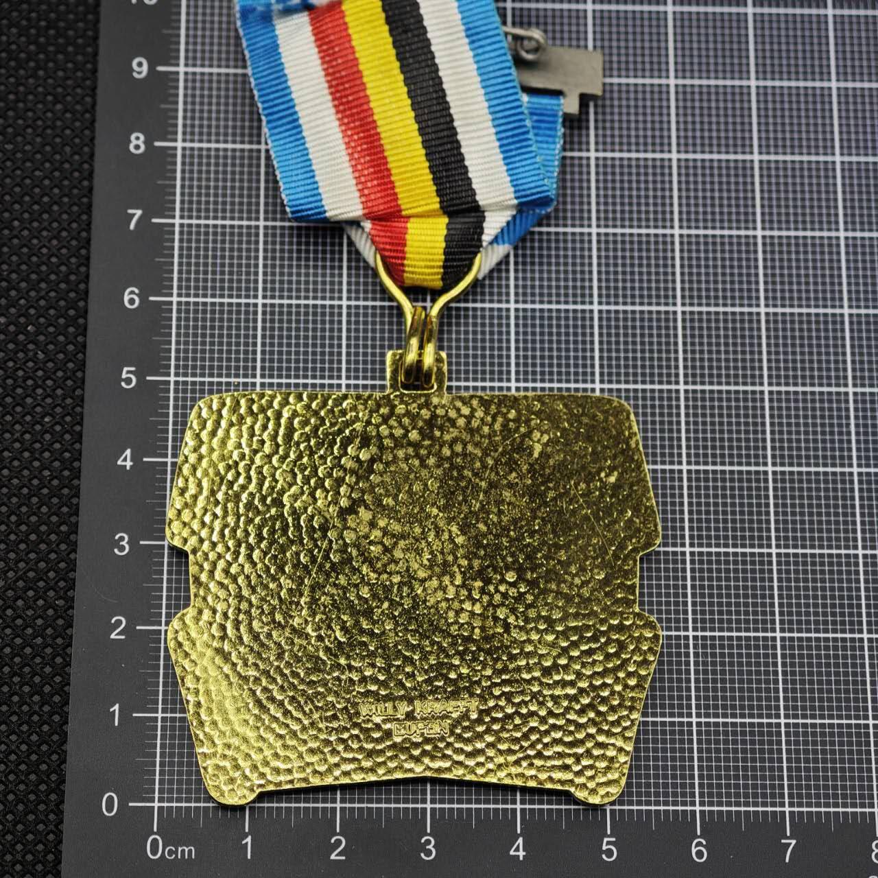 【淘币小摊】限时拍第八百二十三拍  纪念章场  满百包邮可预留两周  周一统一发货  比利时1979年瓦菲斯城堡纪念章