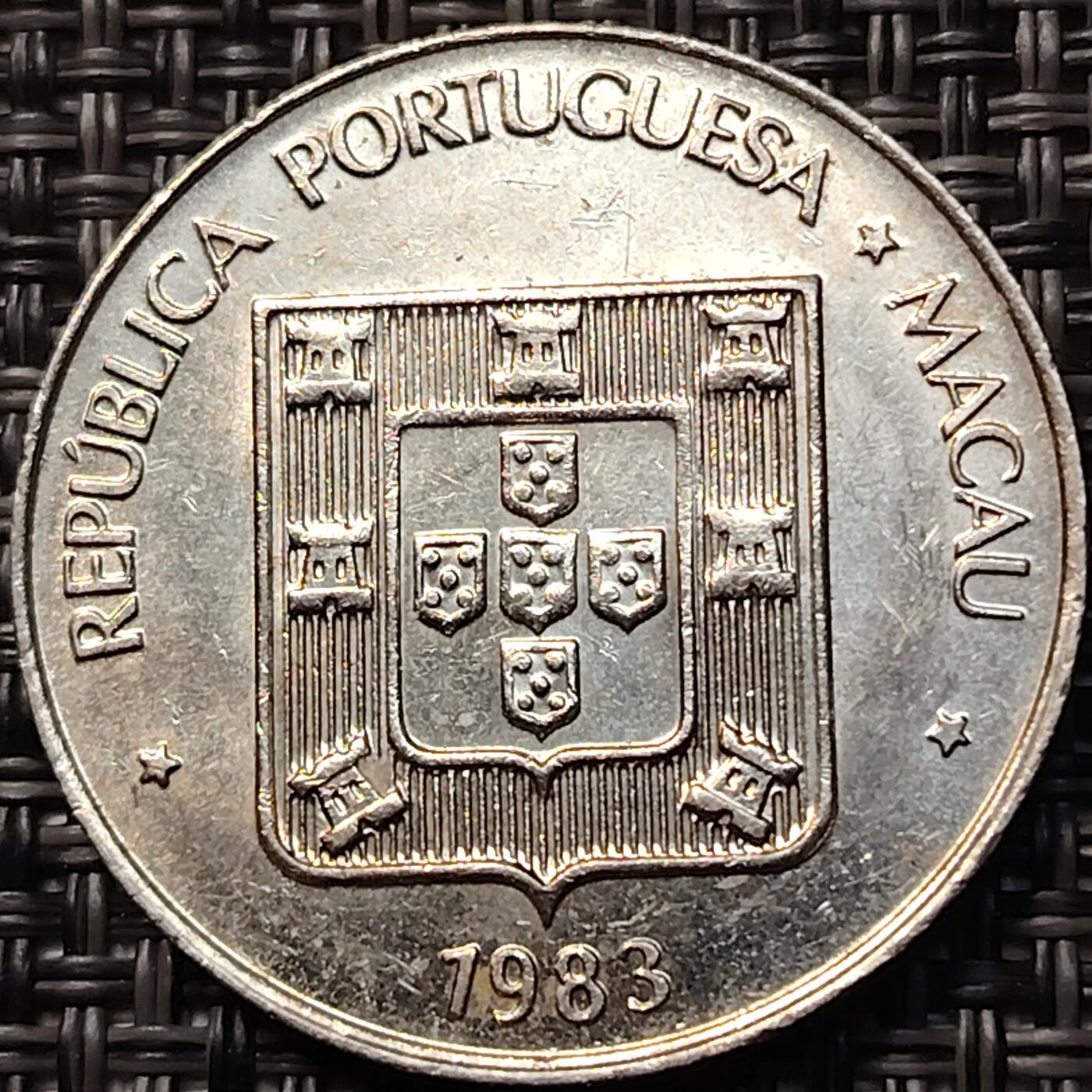 布加迪🐬～世界钱币(上海)🌾第 263 期 /  各国套币和散币 澳门🇲🇴 1983年 5元