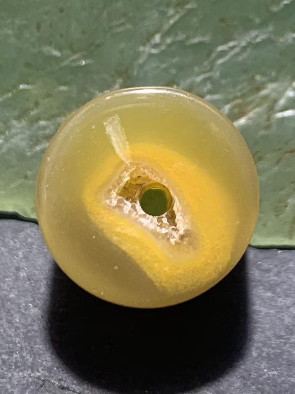 蒙料冻料飘鸡油黄战国红玛瑙通货晶洞桶珠一个，