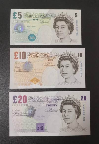 《艾美收藏》第223期-12.7周日外币畅拍 - (3张首发冠全同)英国E序列再版HA01/AA 01首发冠全同千位1735号UNC