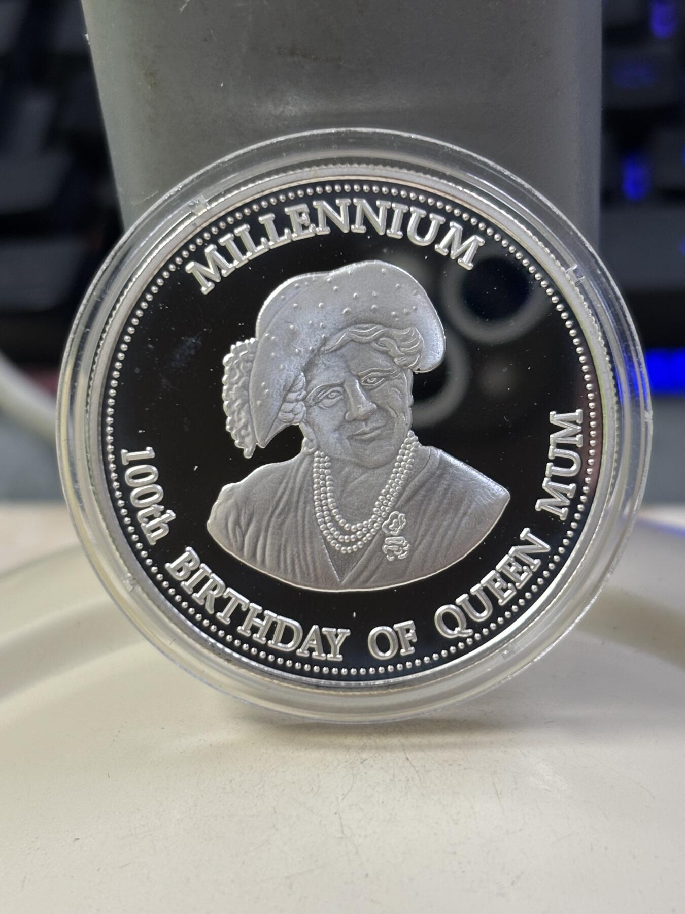 第184期拍卖 赞比亚2000年皇太后千禧年纪念银币，925银，20克，有氧化