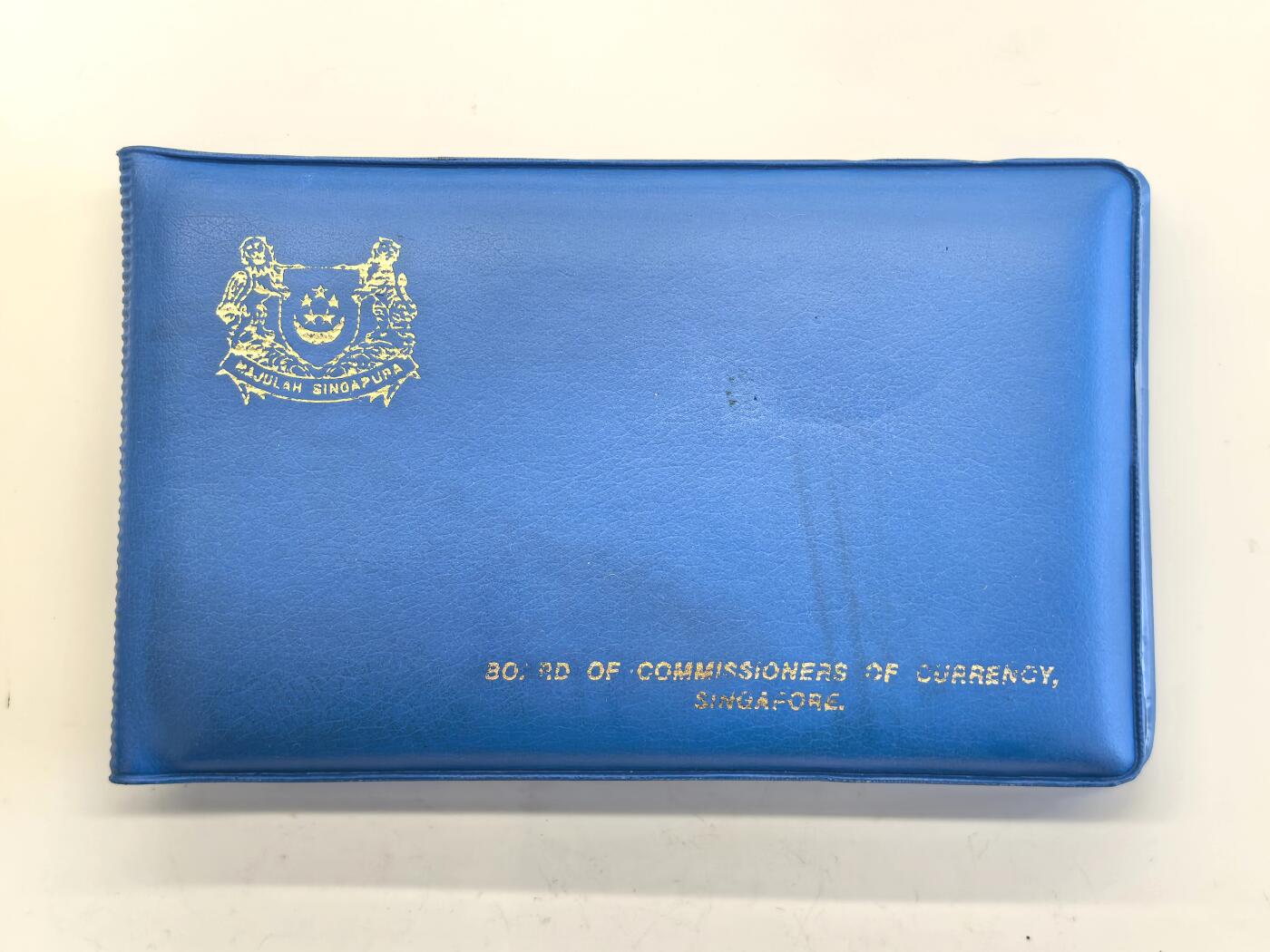 博洋堂世界钱币拍卖第150期（全场包邮） 新加坡1982狗年6枚套币蓝皮本 原包装 品相如图