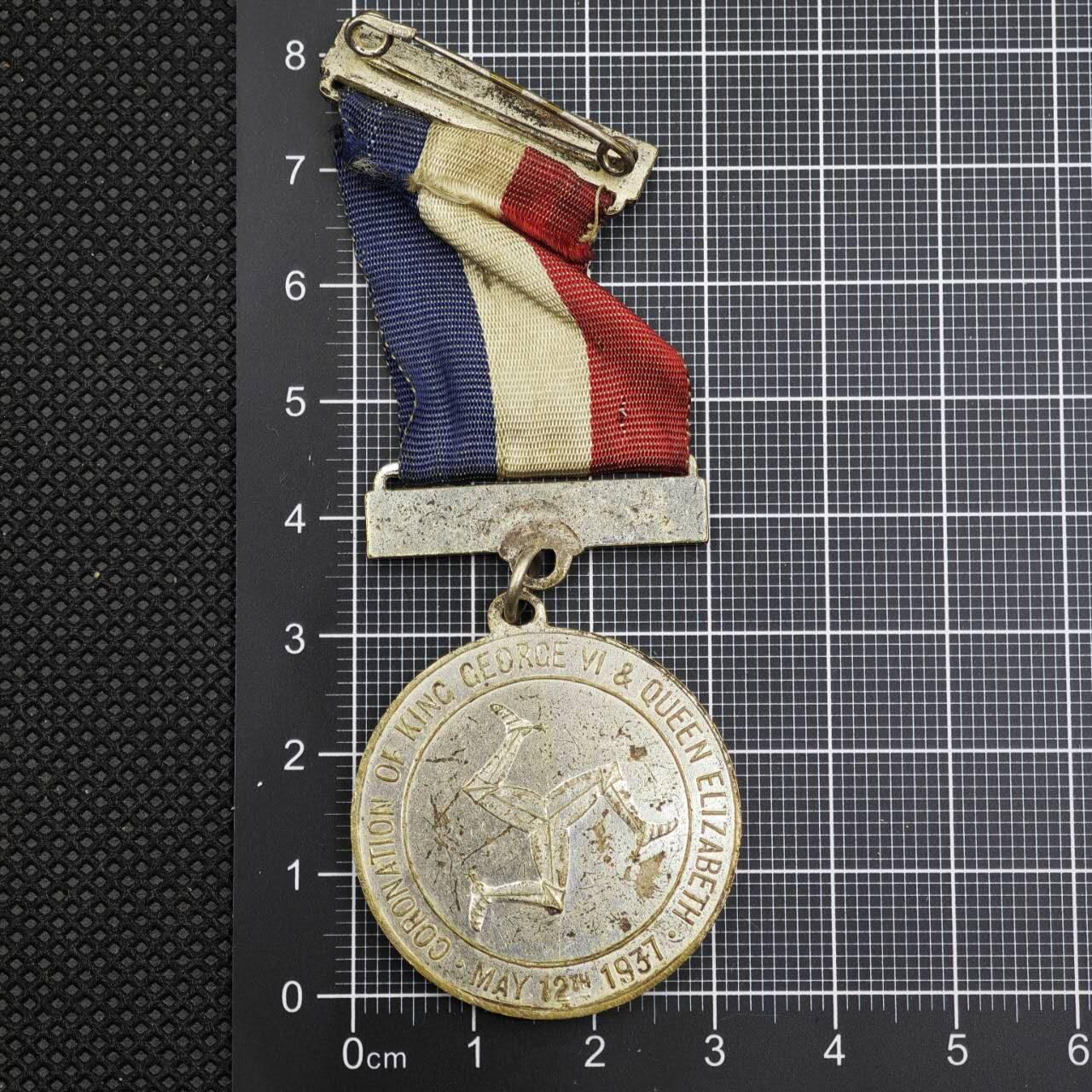 【淘币小摊】限时拍第八百二十三拍  纪念章场  满百包邮可预留两周  周一统一发货   马恩岛1937年乔治六世加冕纪念章