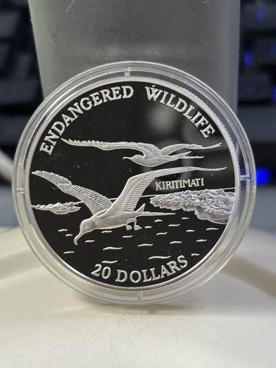 第184期拍卖 - 基里巴斯1992年保护濒危野生动物精制1盎司念大银币，925银银价399，
