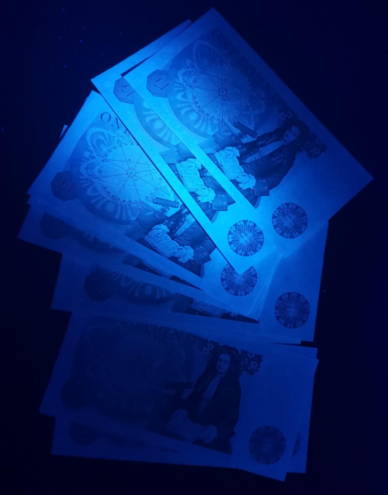 《艾美收藏》第223期-12.7周日外币畅拍 (9张)英国D序列1978-81年1镑UNC 零星几张轻微压痕 J.B.Page签名 P-377a