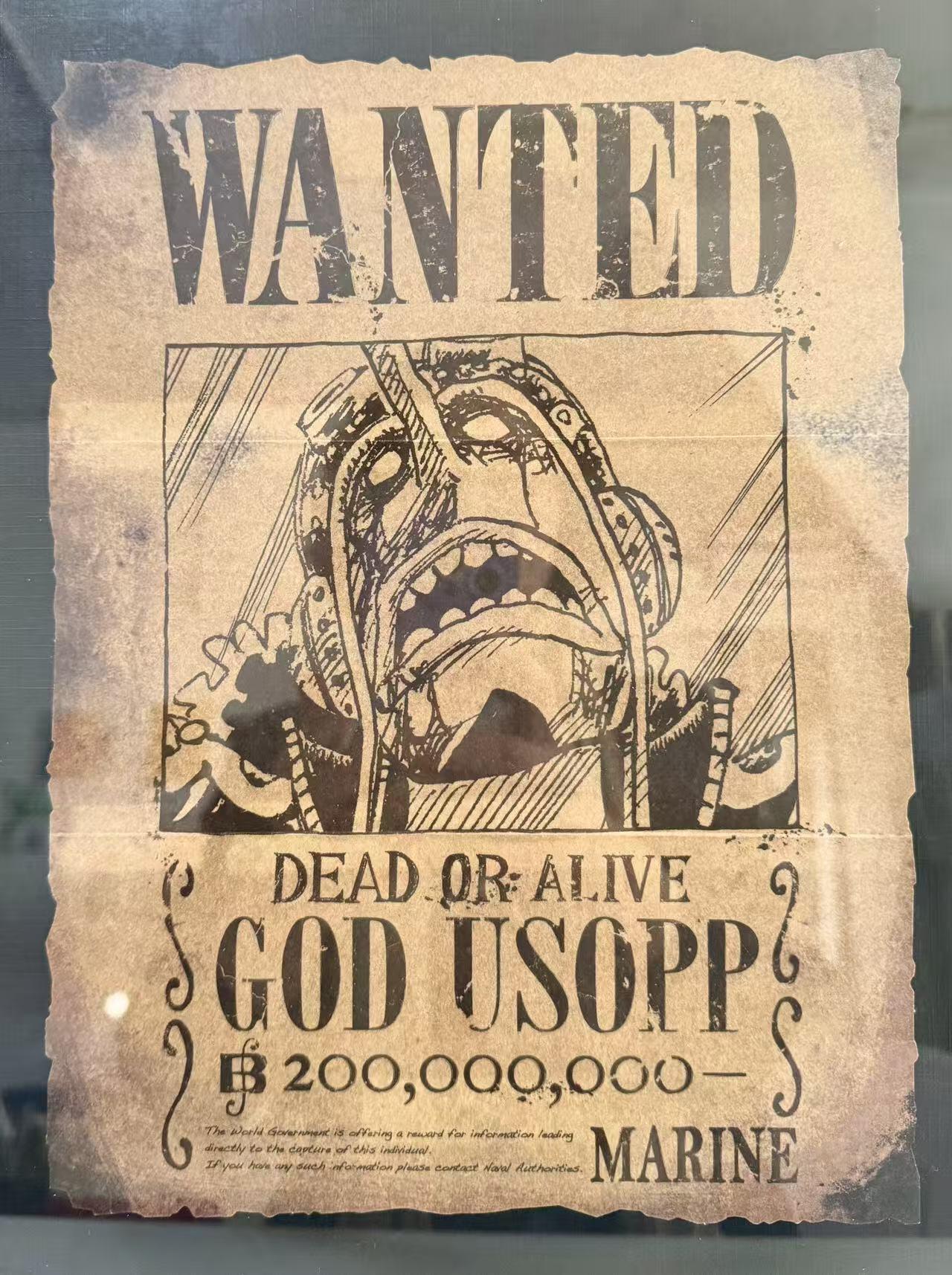 零元拍：日本著名漫画《海贼王》作者 尾田荣一郎老师亲笔签名《ONE PIECE》专刊第7期，签名扉页已取下来完美正背双面裱框，实木相框比较厚重有分量，可分别不同图案展示。相框开裂有粘胶痕迹，还有磕碰掉漆现象，通缉令页面无签名，介意勿拍。如不需要外框，也可以拆出内框，去掉沉重外框。