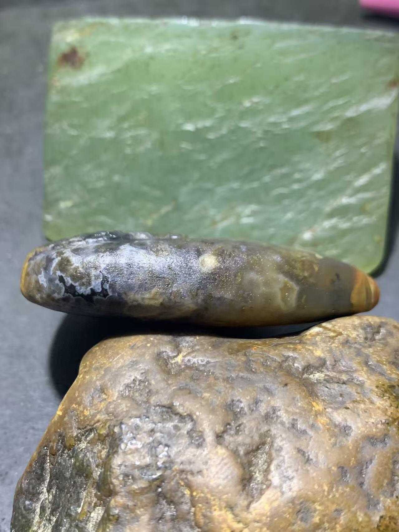 精美亚光冻料战国红玛瑙手工俏色巧雕龙戏珠吊坠（把件）一个！