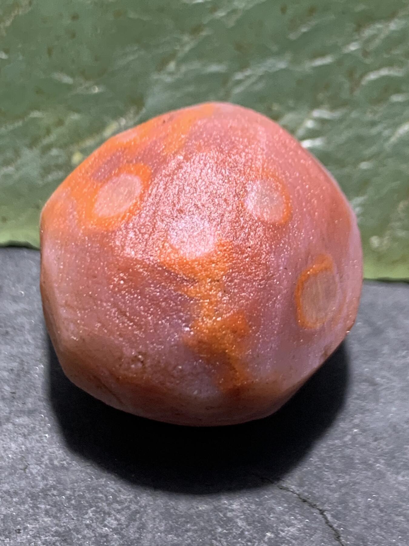 精美红白南红玛瑙明料原石一颗，