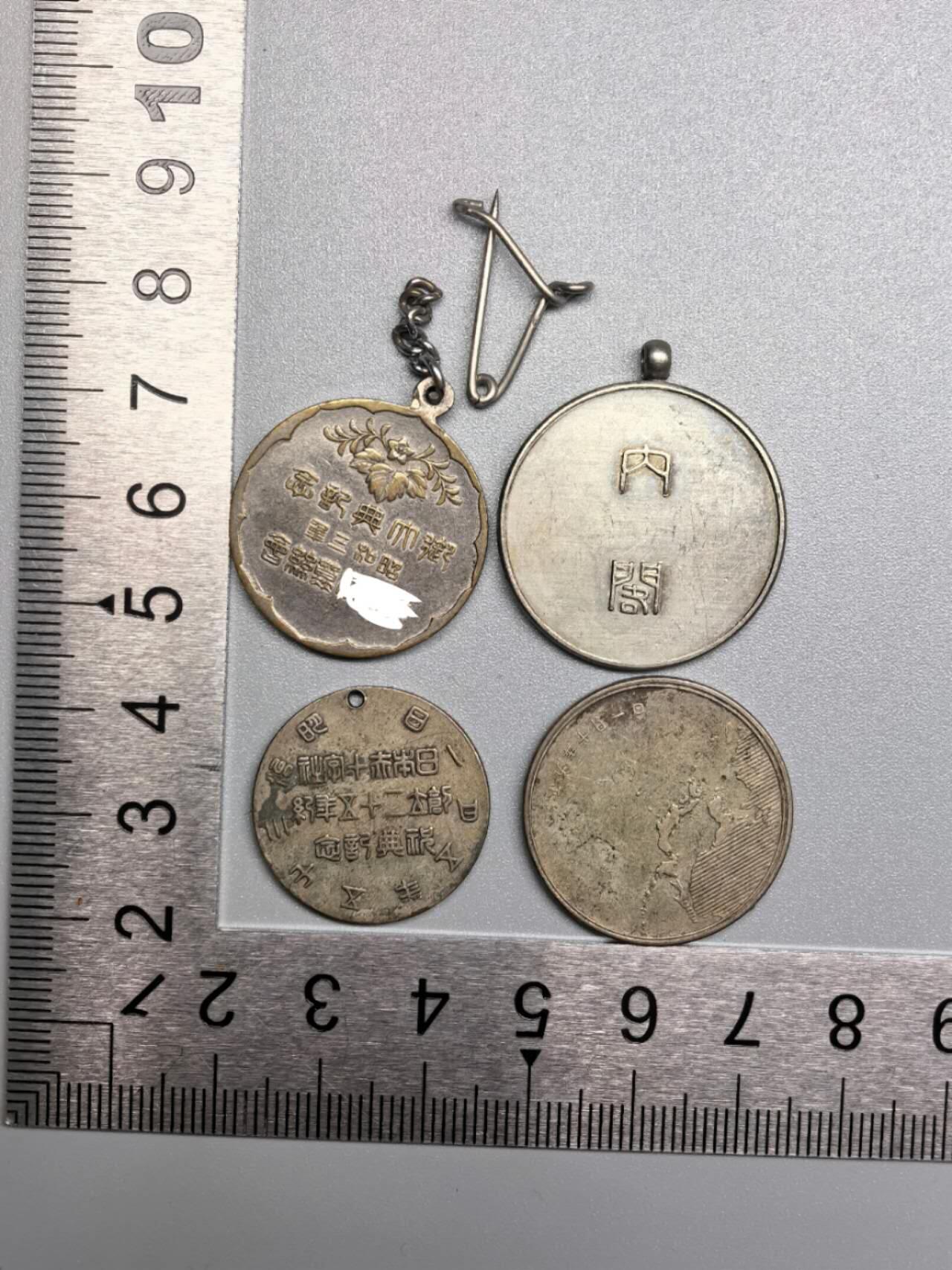 小驴勋章奖章收藏12月06日周六晚六点拍卖（珍爱和平，收藏战争，铭记历史，勿忘国耻，忠党爱国。有偿代拍，送拍规则在简介最后，参拍须阅读规则后再参拍，关系到运费包装发货时效真假辨别等关键信息，拍卖时不再发原图，看大图店主微信码在拍卖店铺介绍里） 蚕丝会、国势调查、赤十字社徽章一组