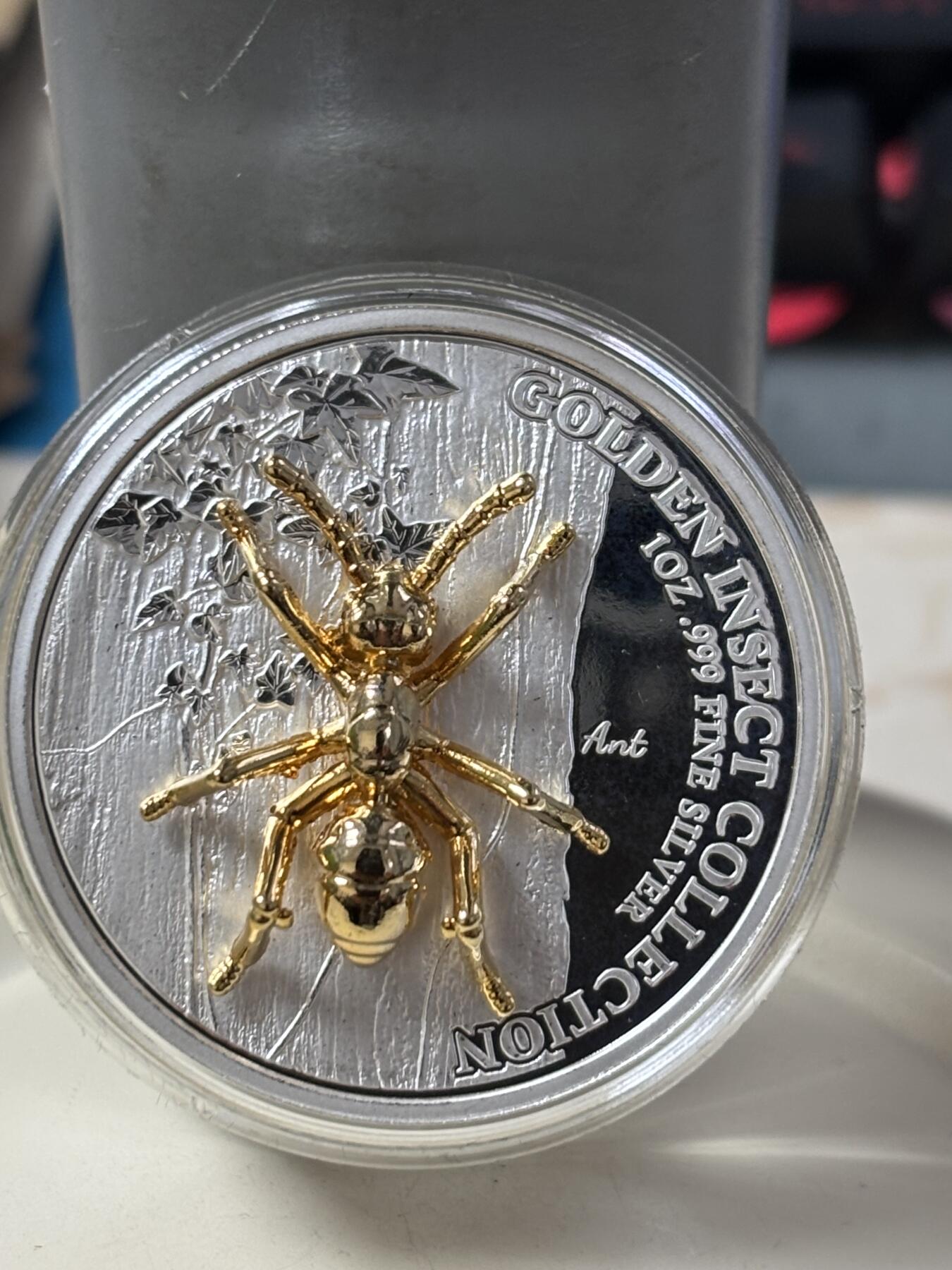 第185期拍卖 萨摩亚2022年黄金昆虫系列1盎司纪念银币3枚全，999银，1盎司*3，发行999枚，稍有氧化