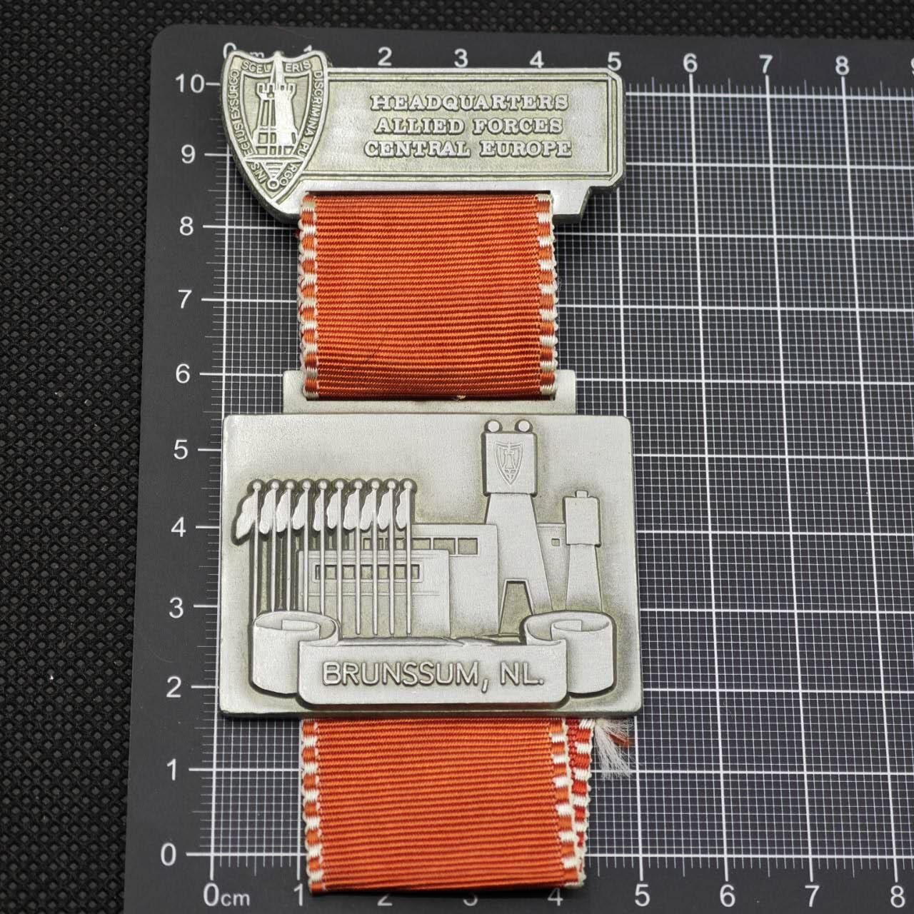 【淘币小摊】限时拍第八百二十三拍  纪念章场  满百包邮可预留两周  周一统一发货   北约中欧盟军总部荷兰布伦瑟姆纪念章