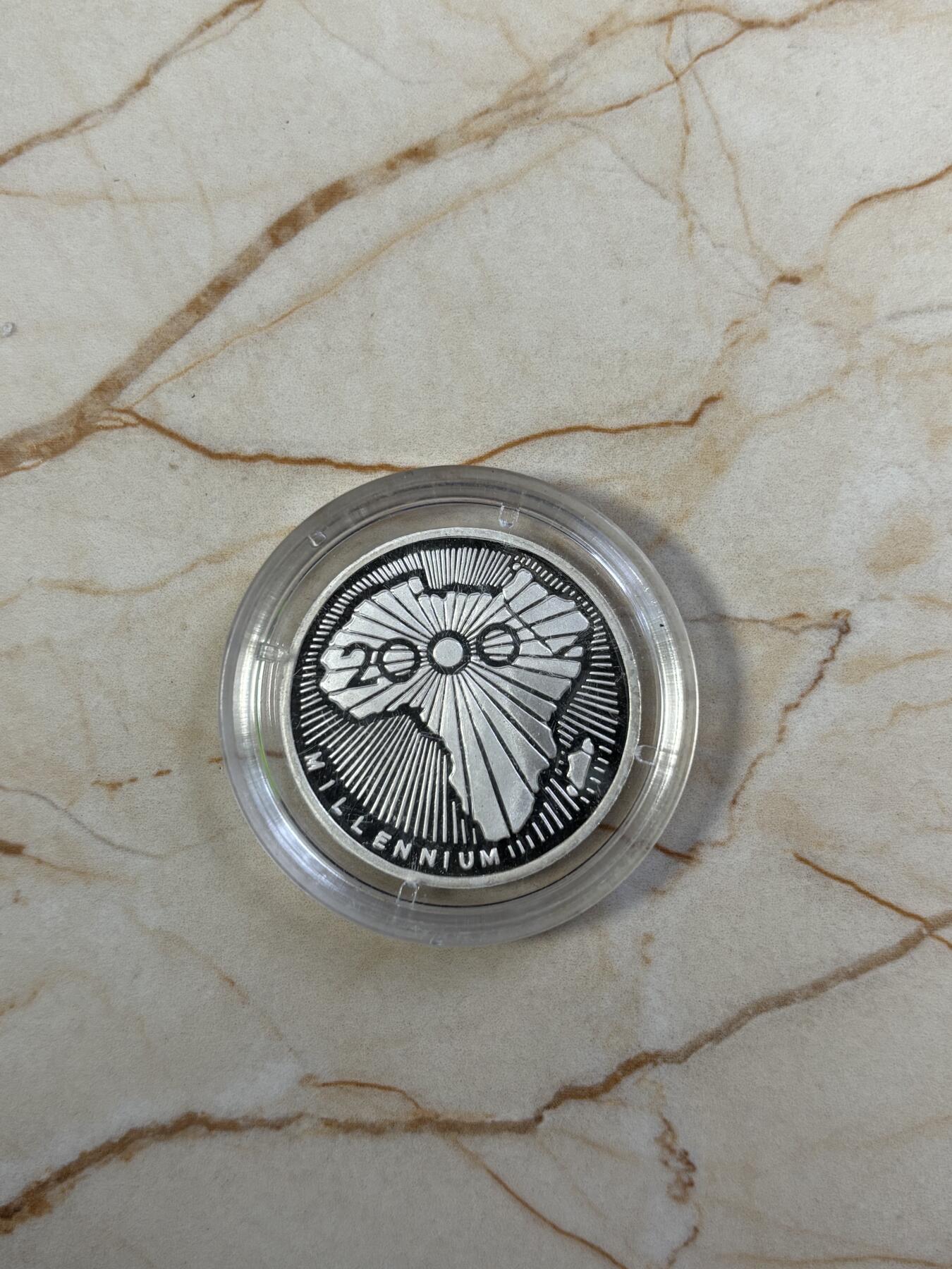 第184期拍卖 乍得2000年千禧年系列非洲地图精制纪念银币，999银，12克