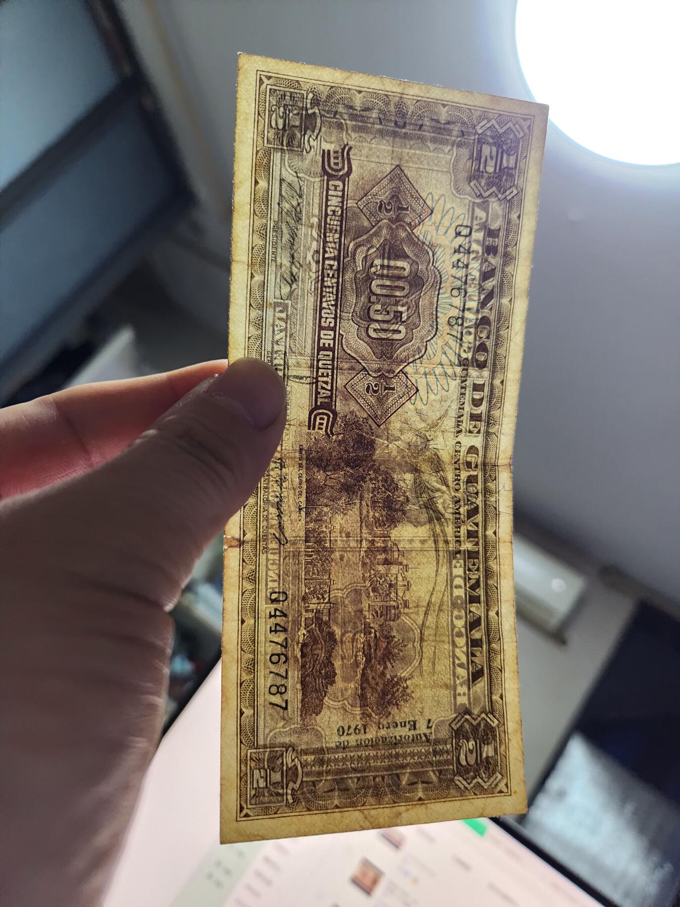 12月6号晚上8点 外国纸币自动截拍第70场 危地马拉老版纸币1970年0.5美品