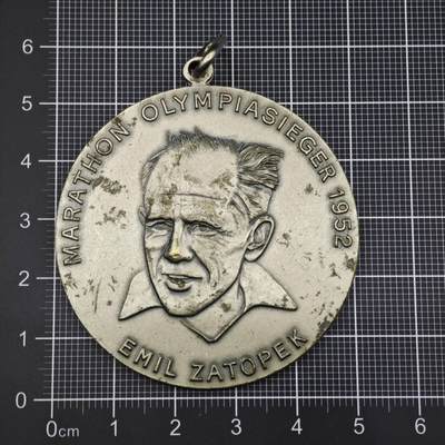 【淘币小摊】限时拍第八百二十三拍  纪念章场  满百包邮可预留两周  周一统一发货  -  1988年柏林马拉松奖章