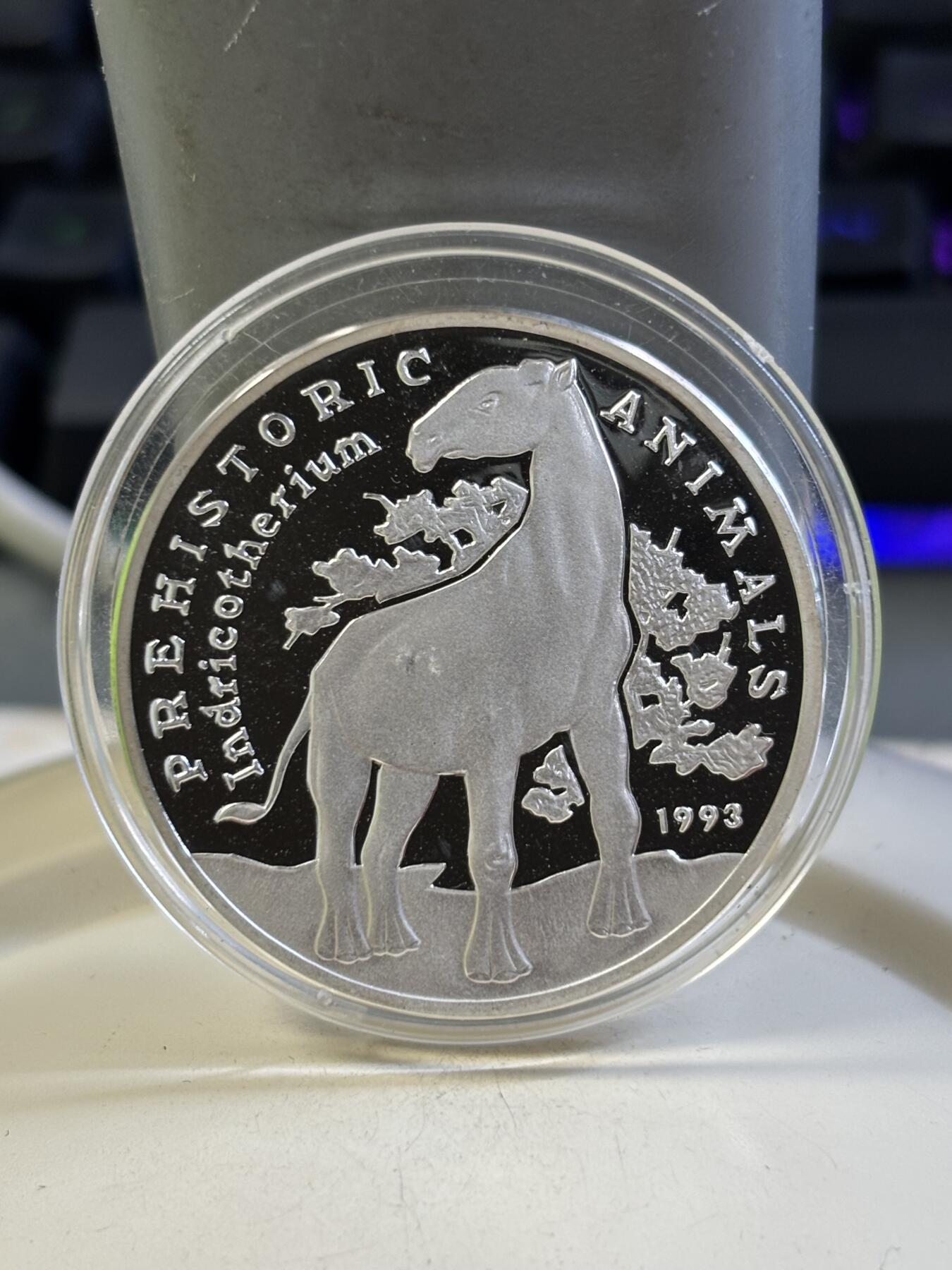 第184期拍卖 柬埔寨1993年拯救地球系列巨犀精制纪念银币，999银，16克