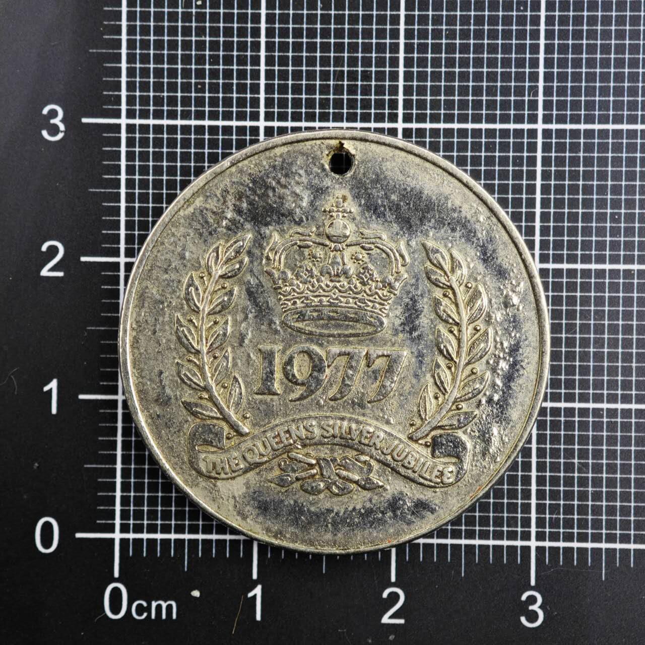 【淘币小摊】限时拍第八百二十三拍  纪念章场  满百包邮可预留两周  周一统一发货   英国1977年女王登基银禧纪念章