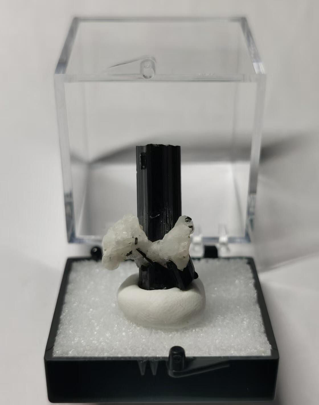 七河·世界钱币杂件水晶矿标小拍（总第30期） 藏家出品X653 巴基斯坦黑碧玺矿物标本 盒子矿 本件拍品由合作藏家邮寄，库存编号168-9.