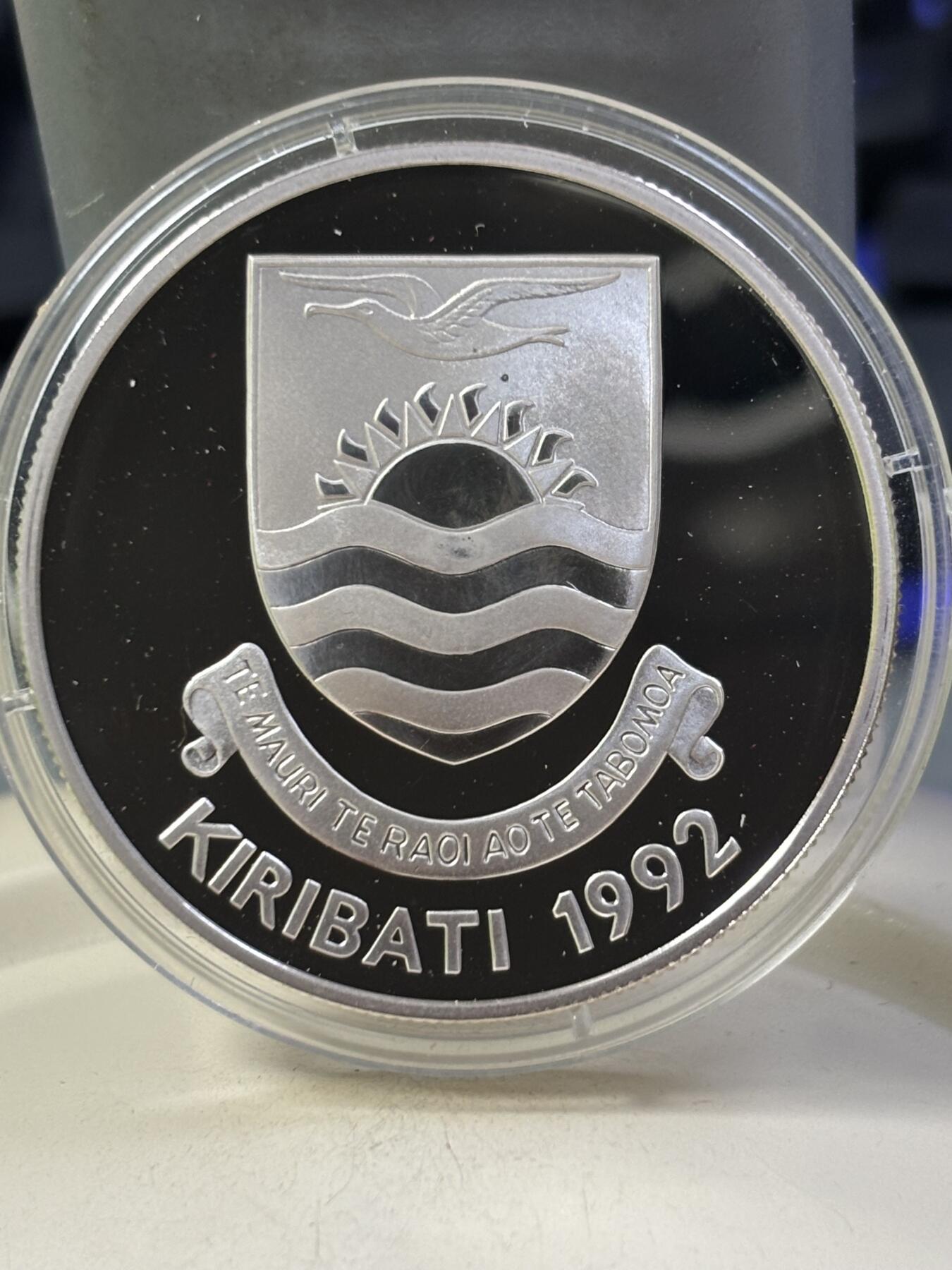 第184期拍卖 基里巴斯1992年保护濒危野生动物精制1盎司念大银币，925银银价399，