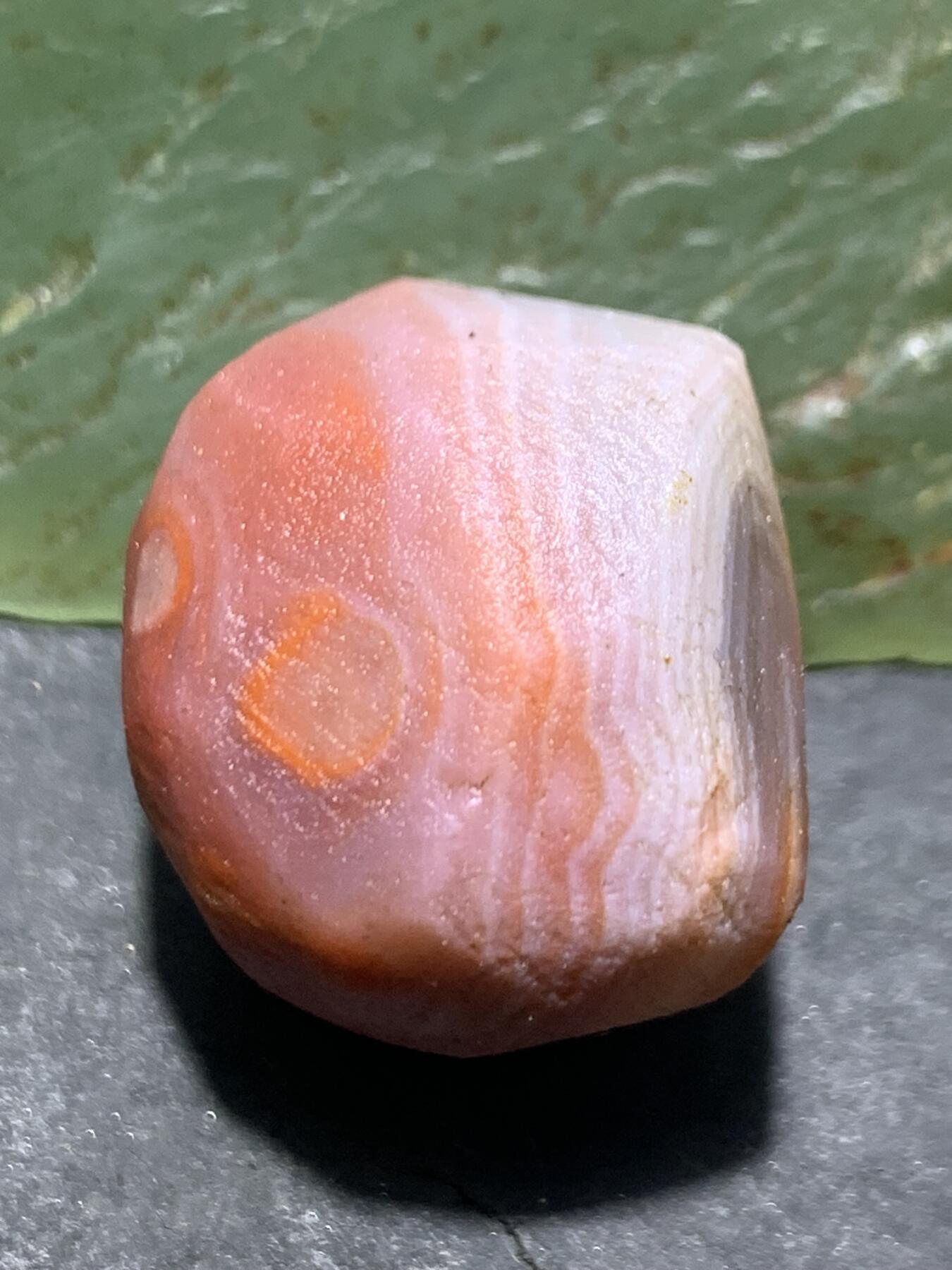 精美红白南红玛瑙明料原石一颗，