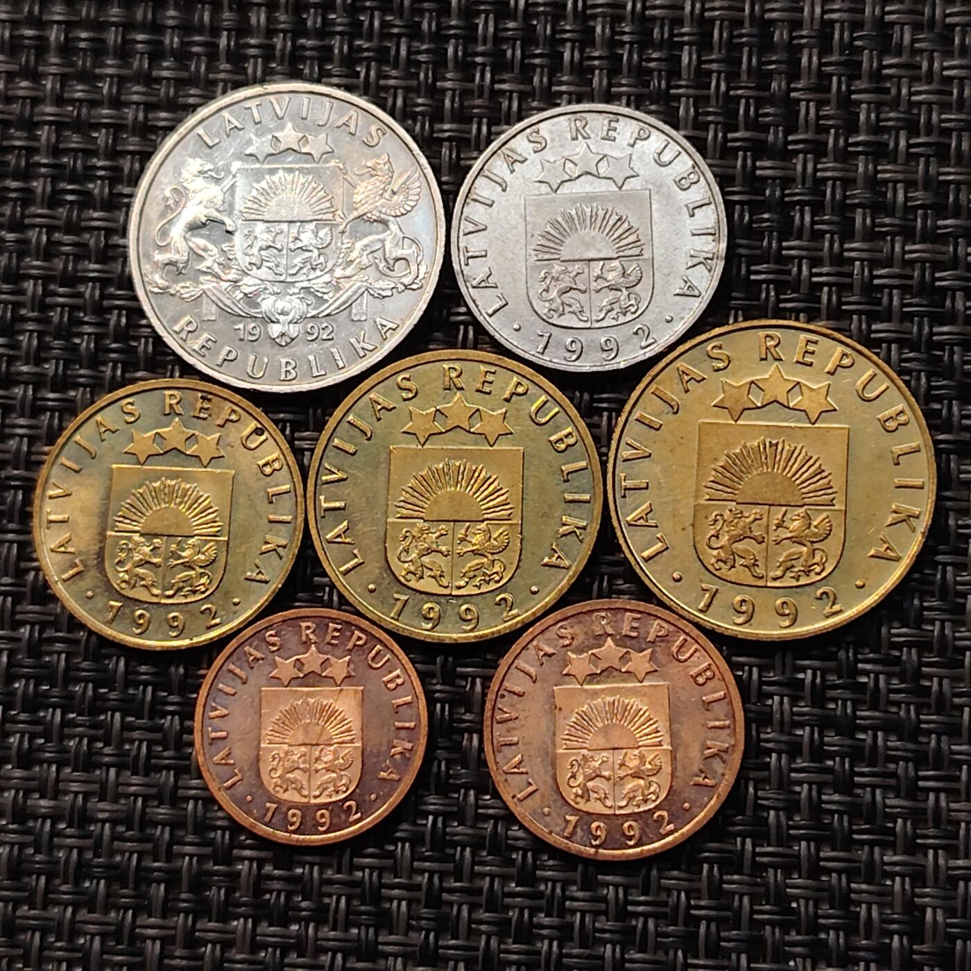 布加迪🐬～世界钱币(上海)🌾第 263 期 /  各国套币和散币